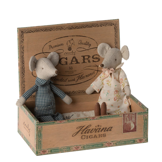 maileg-grandma-and-grandpa-mice-in-box
