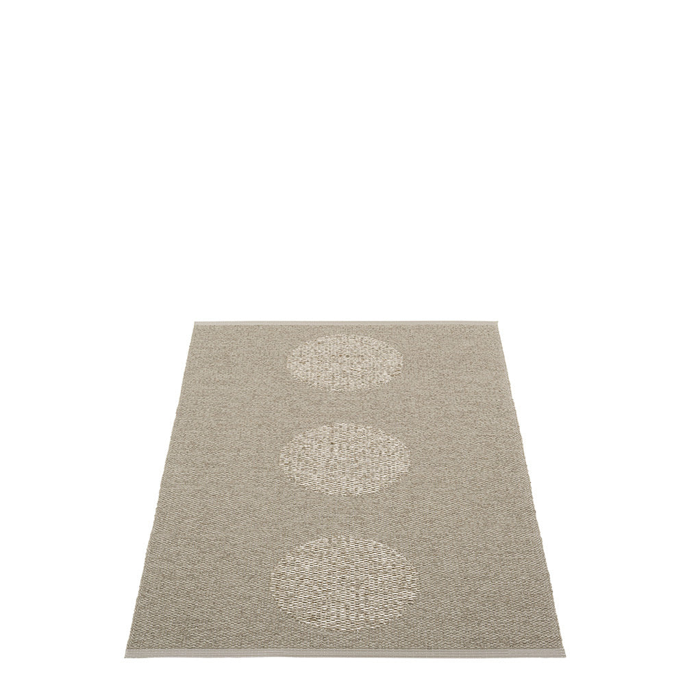Pappelina-vera-2-0-rug-dark-linen70x360