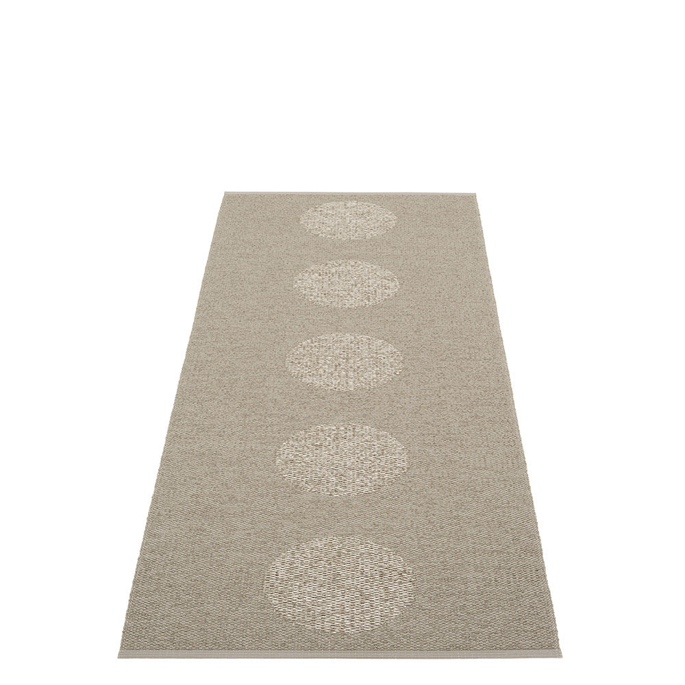 Pappelina-vera-2-0-rug-dark-linen