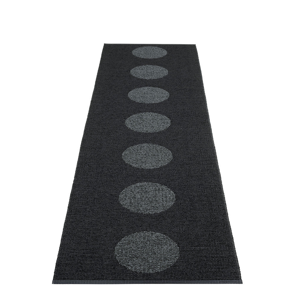 Pappelina-vera-2-0-rug-black