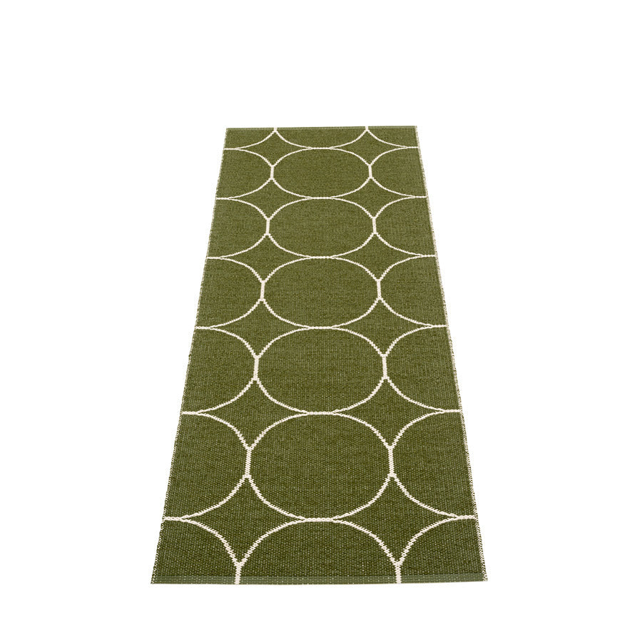 Pappelina-boo-rug-dark-olive180x275