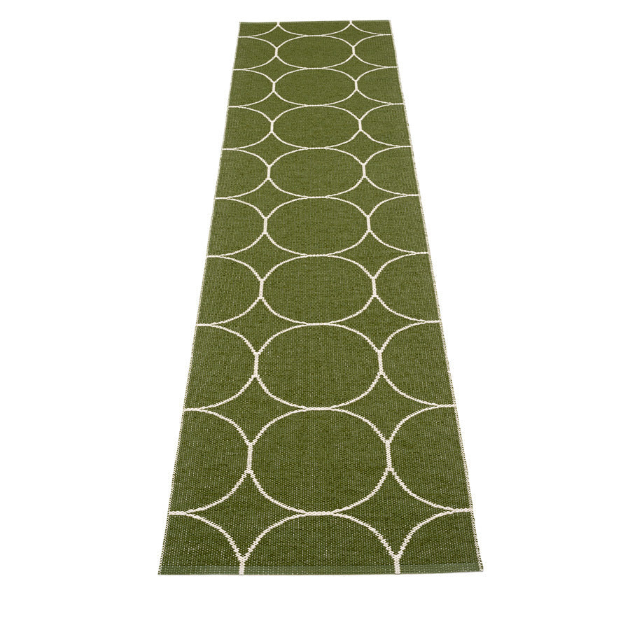Pappelina-boo-rug-dark-olive