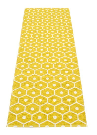 Pappelina-honey-rug-mustard70x450