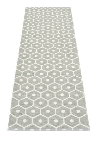 Pappelina-honey-rug-warm-grey70x350