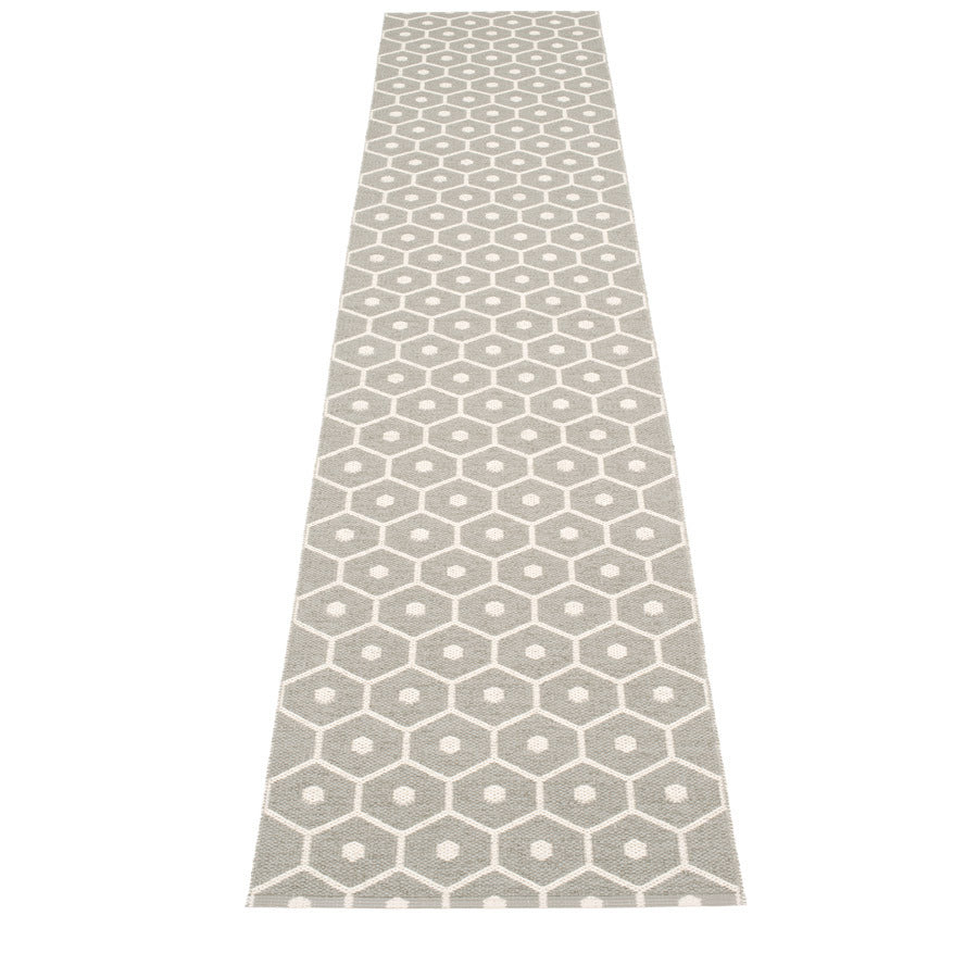 Pappelina-honey-rug-warm-grey70x450