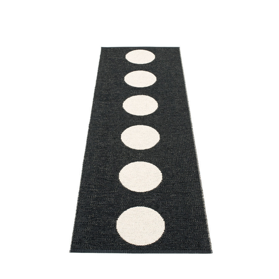 Pappelina-vera-rug-black70x450