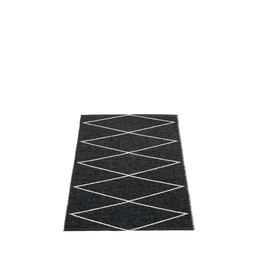 Pappelina-max-rug-black70x100