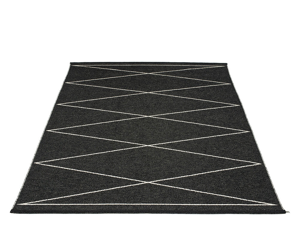 Pappelina-max-rug-black