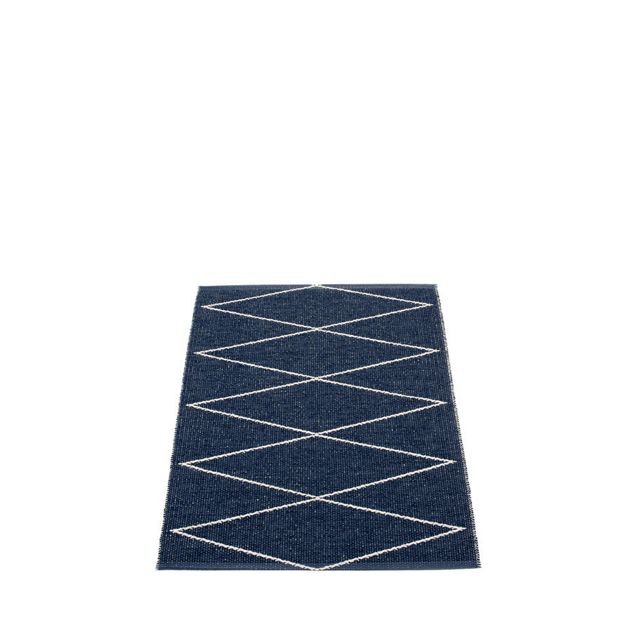 Pappelina-max-rug-dark-blue70x100