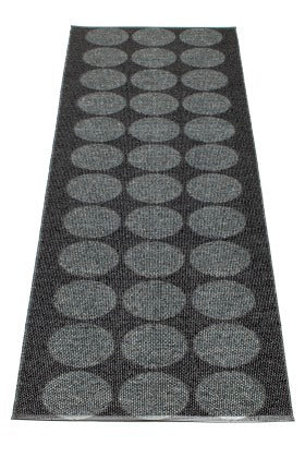 Pappelina-hugo-rug-black
