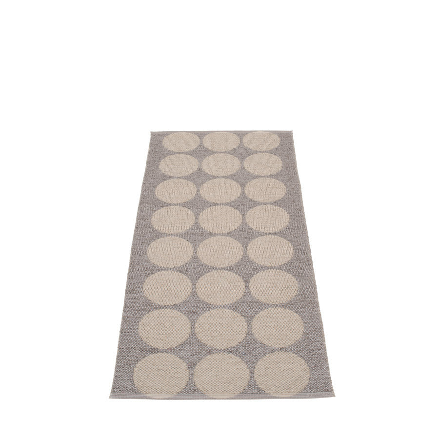 Pappelina-hugo-rug-mud70x240