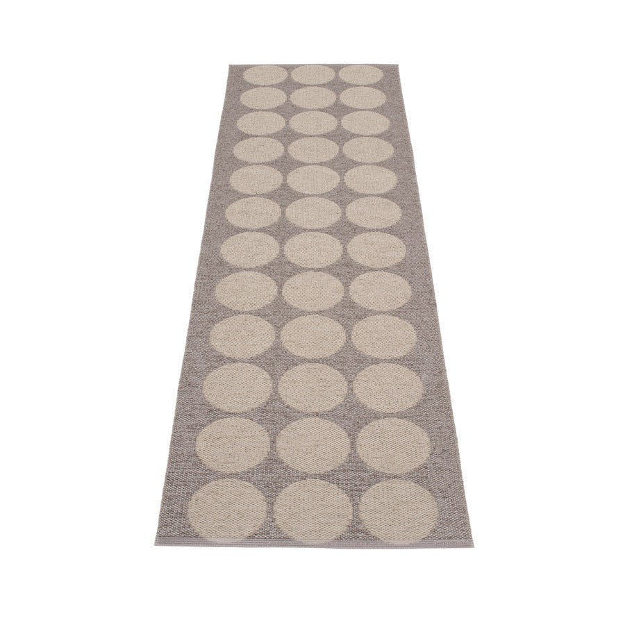 Pappelina-hugo-rug-mud