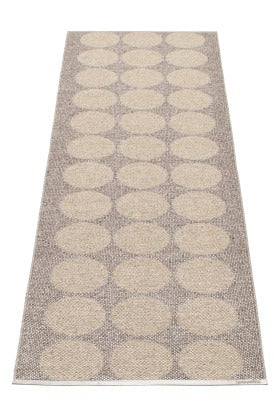 Pappelina-hugo-rug-mud