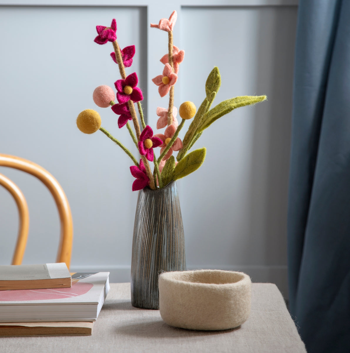 Gry&Sif-branch-with-green-leaves