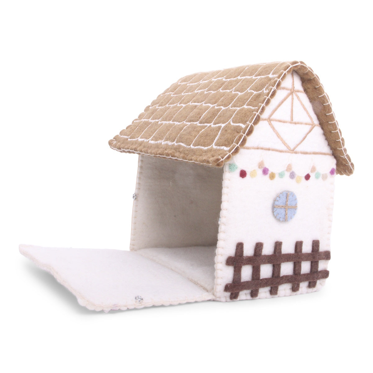 Gry&Sif-xmas-felt-house-with-garland-decoration