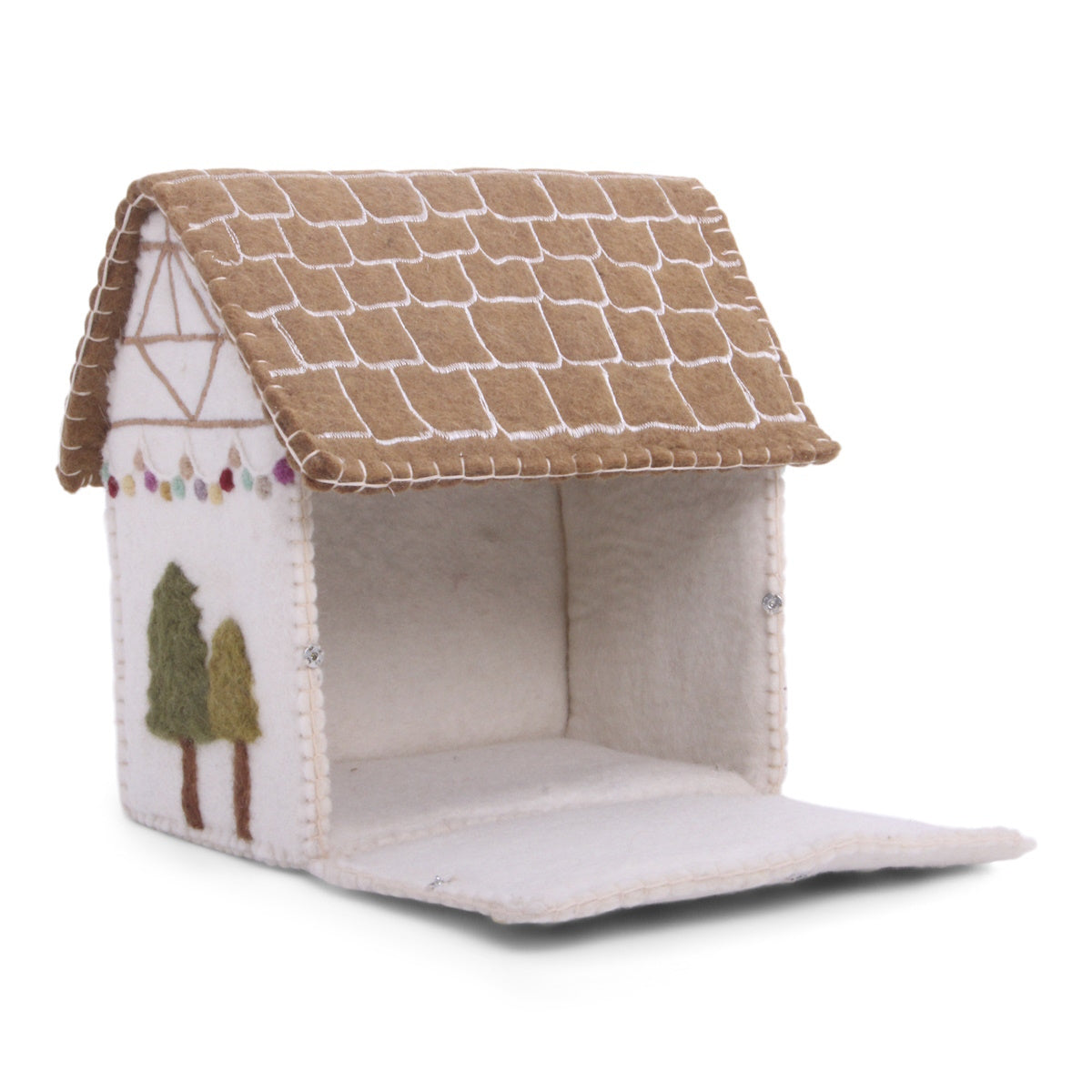 Gry&Sif-xmas-felt-house-with-garland-decoration