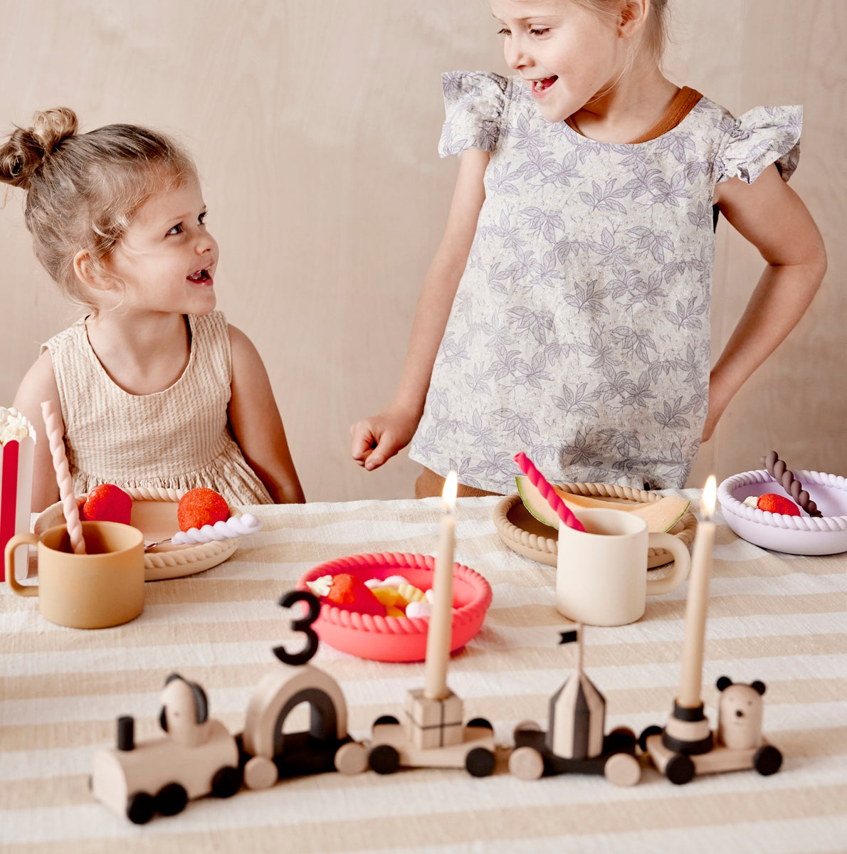 OYOY-mellow-plate-bowl-blue-olive