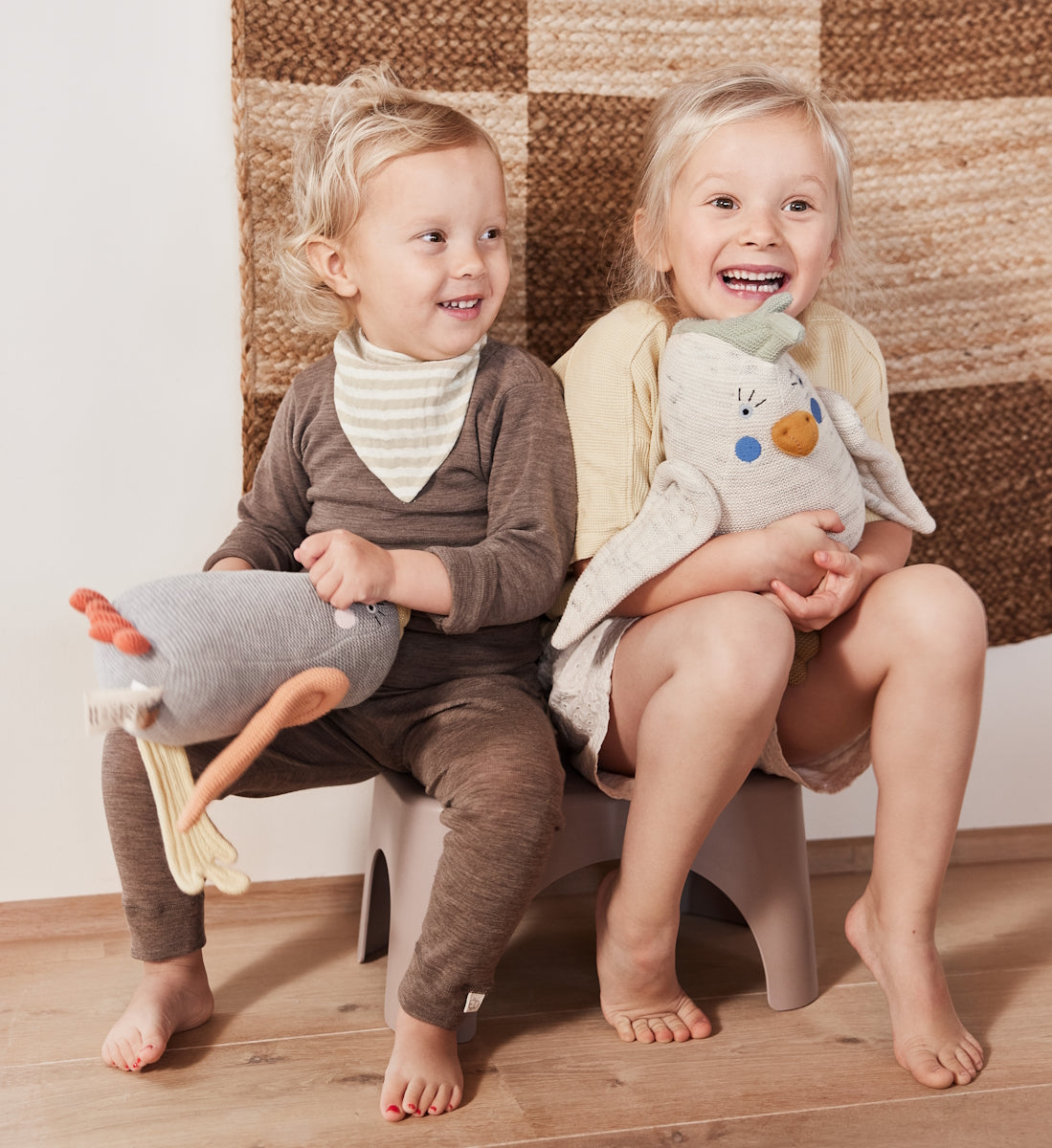 OYOY-striped-drool-bib-natural-caramel-2pk