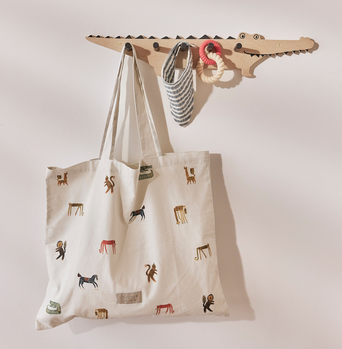 OYOY-crocodile-coat-rack