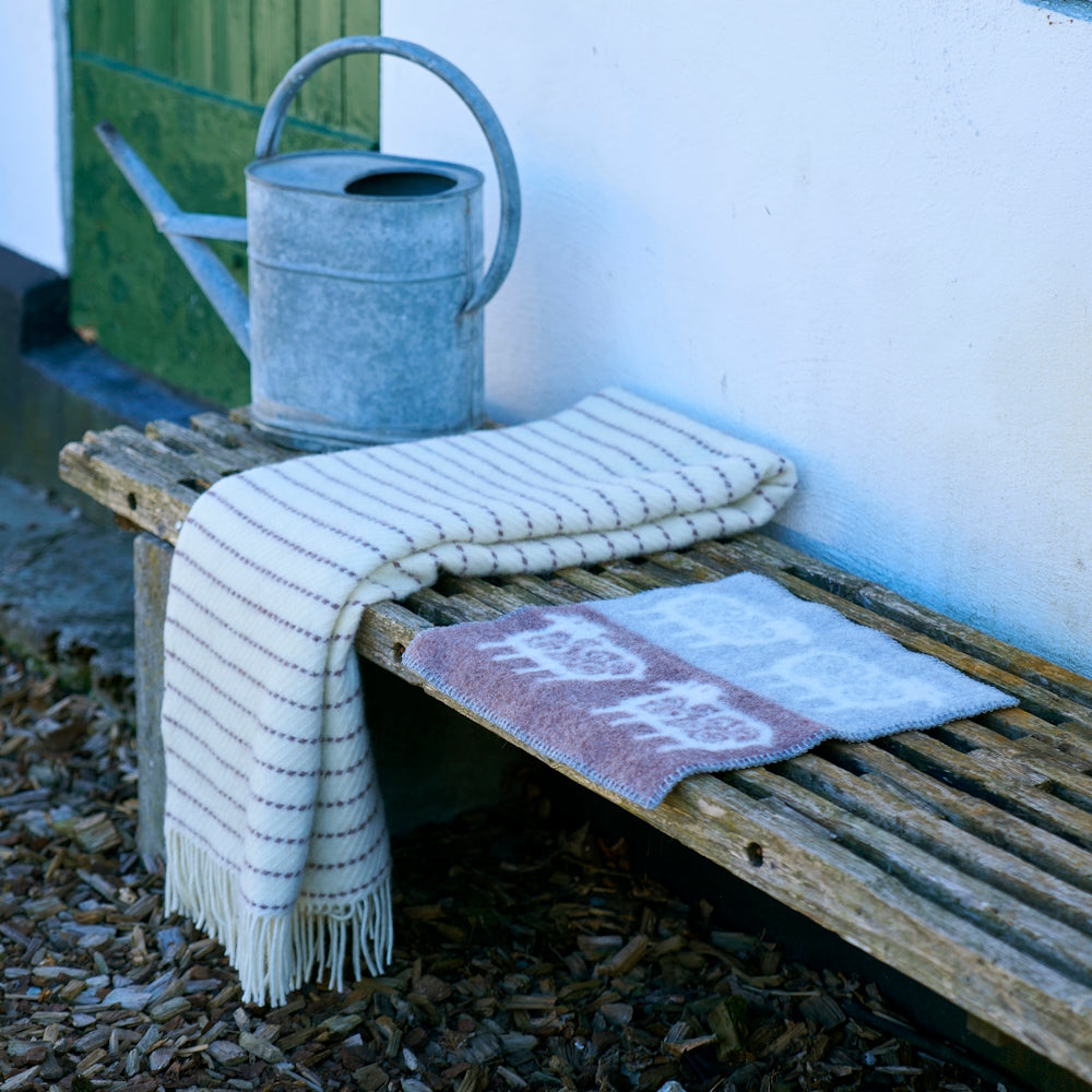 Klippan-craft-eco-wool-blanketWhite-Grey