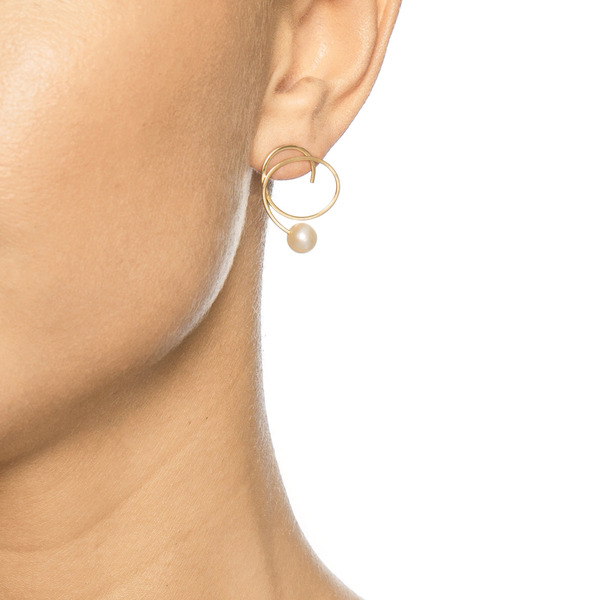 EfvaAttling-little-curly-pearly-earrings-gold