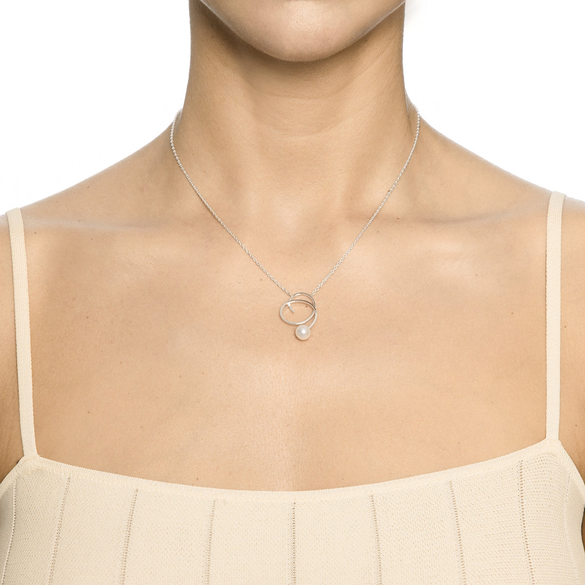 EfvaAttling-little-curly-pearly-necklace