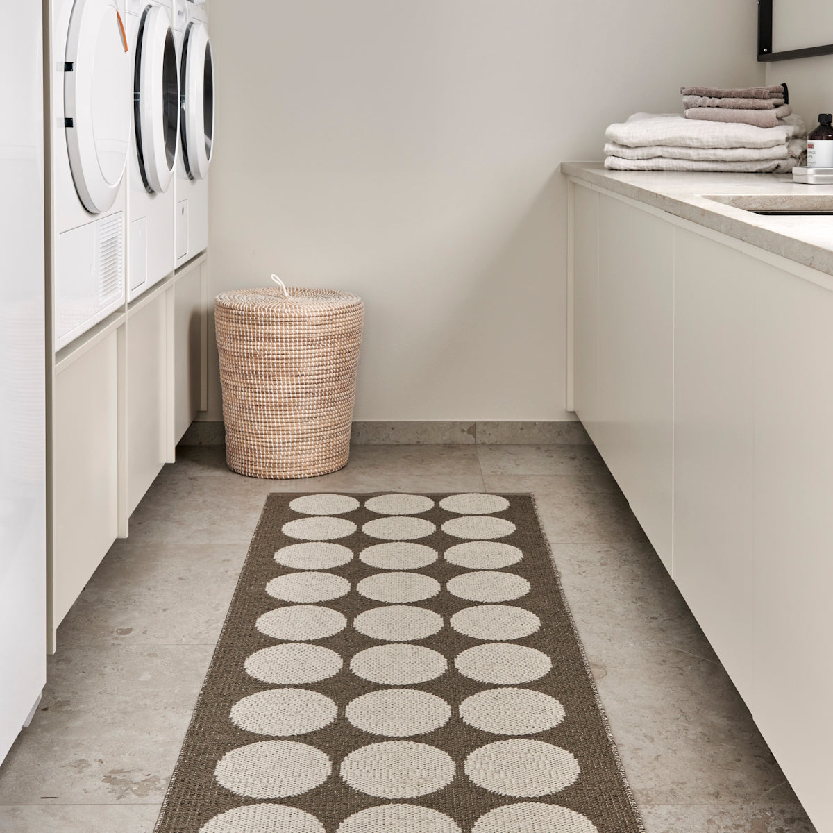 Pappelina-hugo-rug-walnut70x320