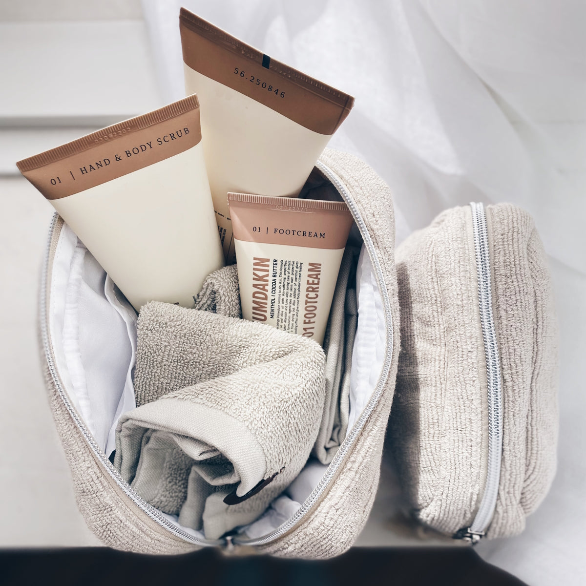 humdakin-terry-toiletry-bag-green-tea