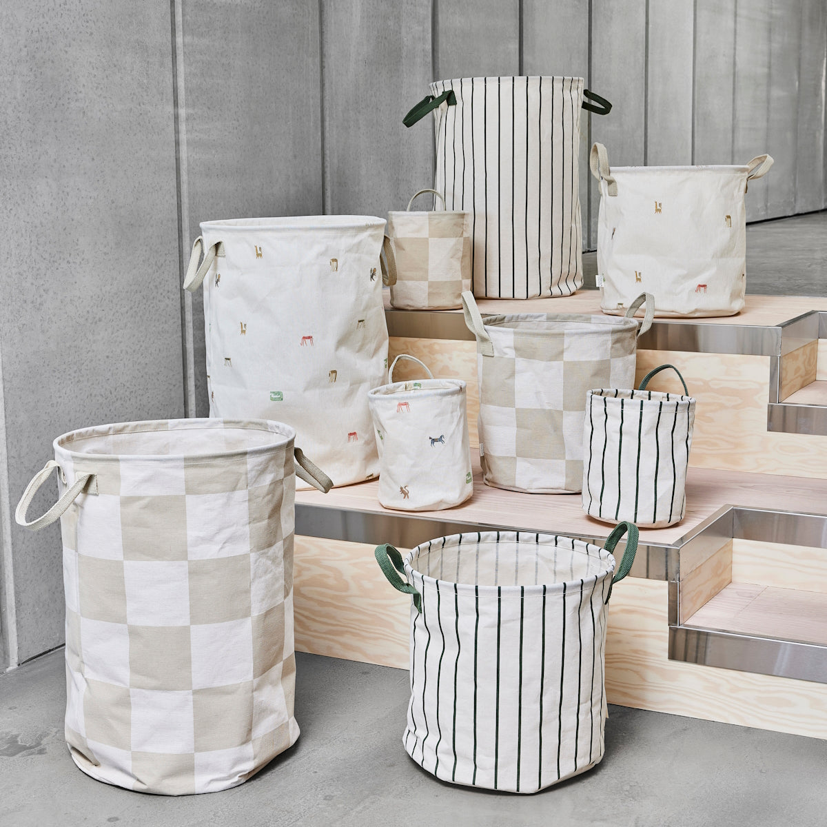 oyoy-chess-laundry-basket-small