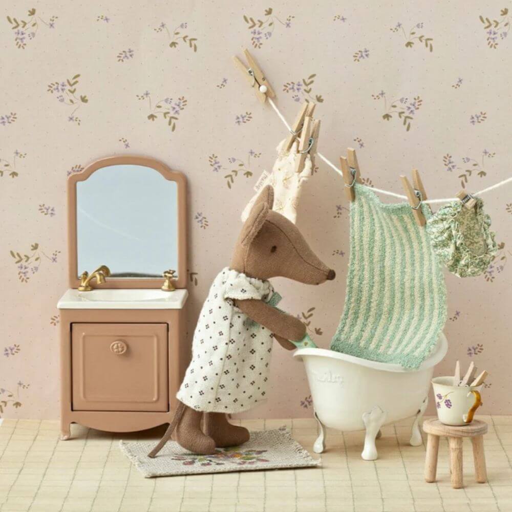 Maileg_Bathtub_Mouse_2024_Lifestyle