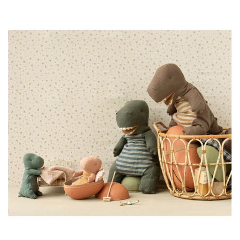 Maileg_Gantosaurus_Large_Dark_Green_Lifestyle