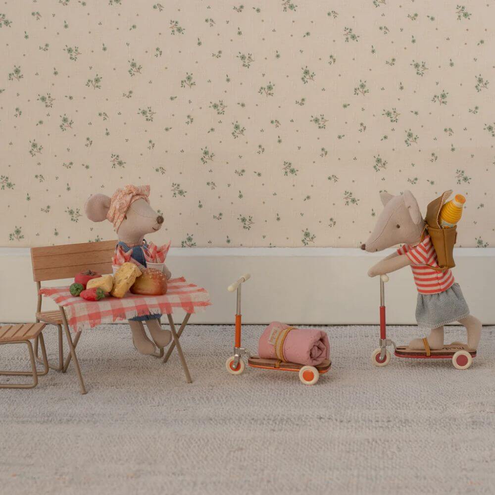 Maileg_Kick_Board_Scooter_Mouse_Orange_Styled