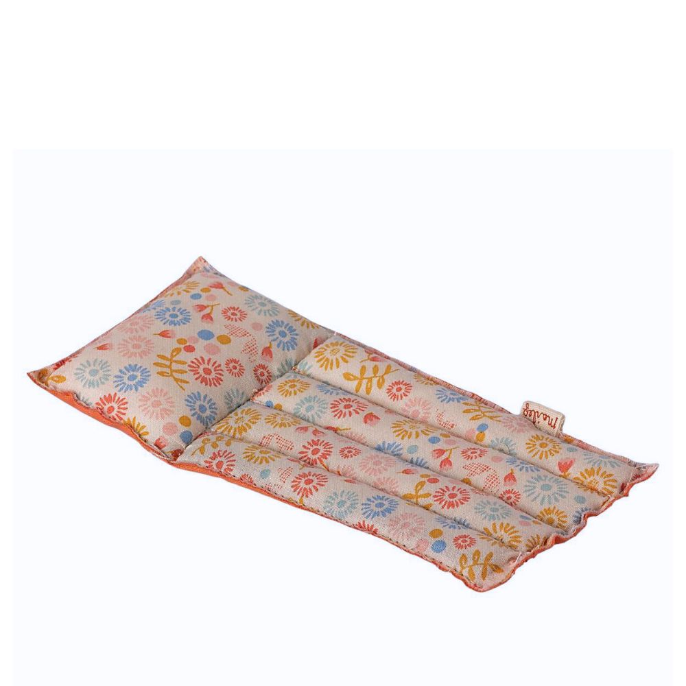 Maileg_Mouse_Air_Mattress_flower