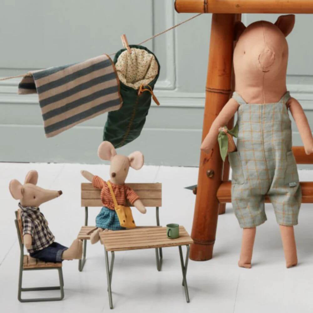 Maileg_Pig_in_Overalls_Styled