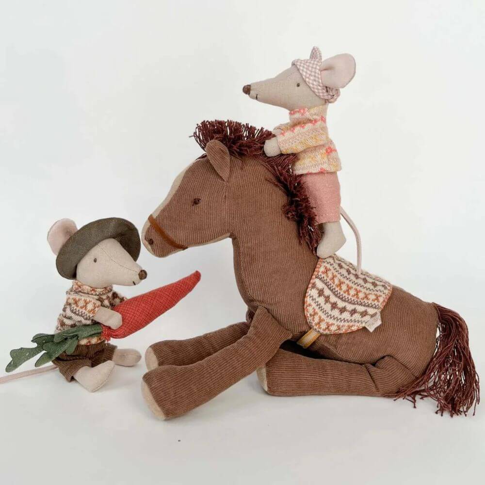 Maileg_Pony_Small_Styled2