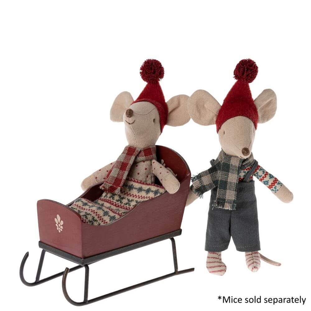 Maileg_Sleigh_for_Mouse_red_lifestyle