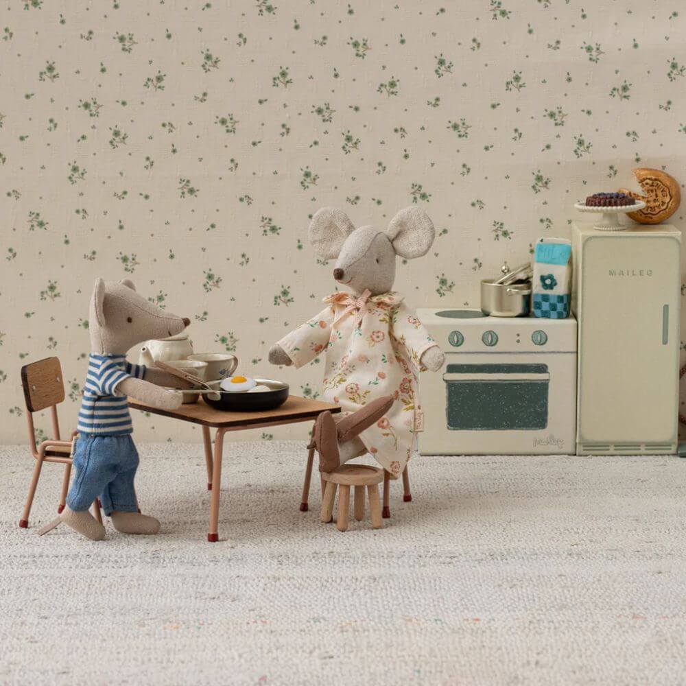 Maileg_Table_and_Chair_Set_Mouse_Dark_Powder_Lifestyle