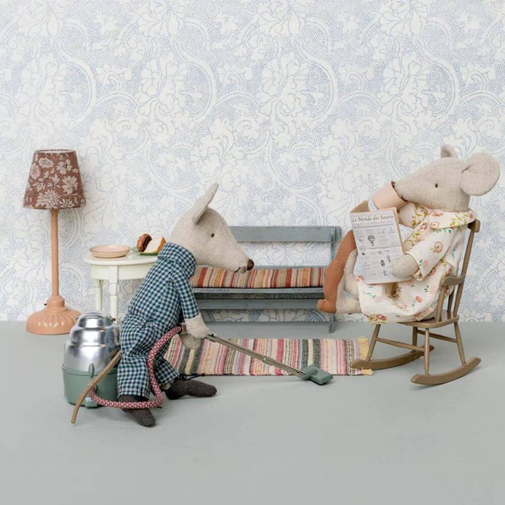 Maileg_Vacuum_Cleaner_Mouse_Styled_