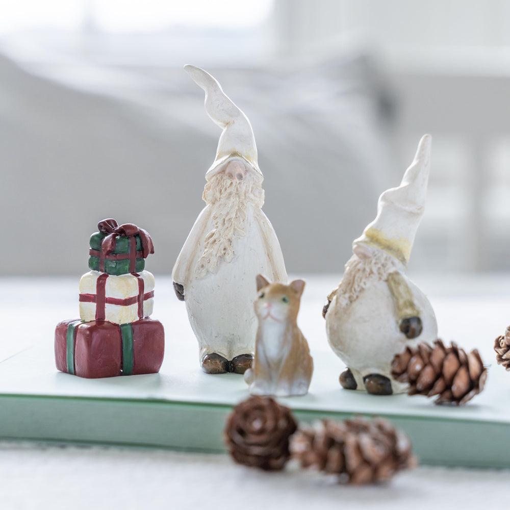 Naasgransgarden Santa Svante with gifts