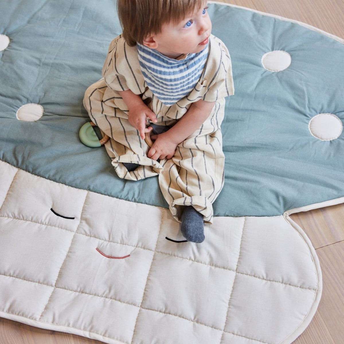 oyoy-mushroom-quilted-blanket-pale-blue