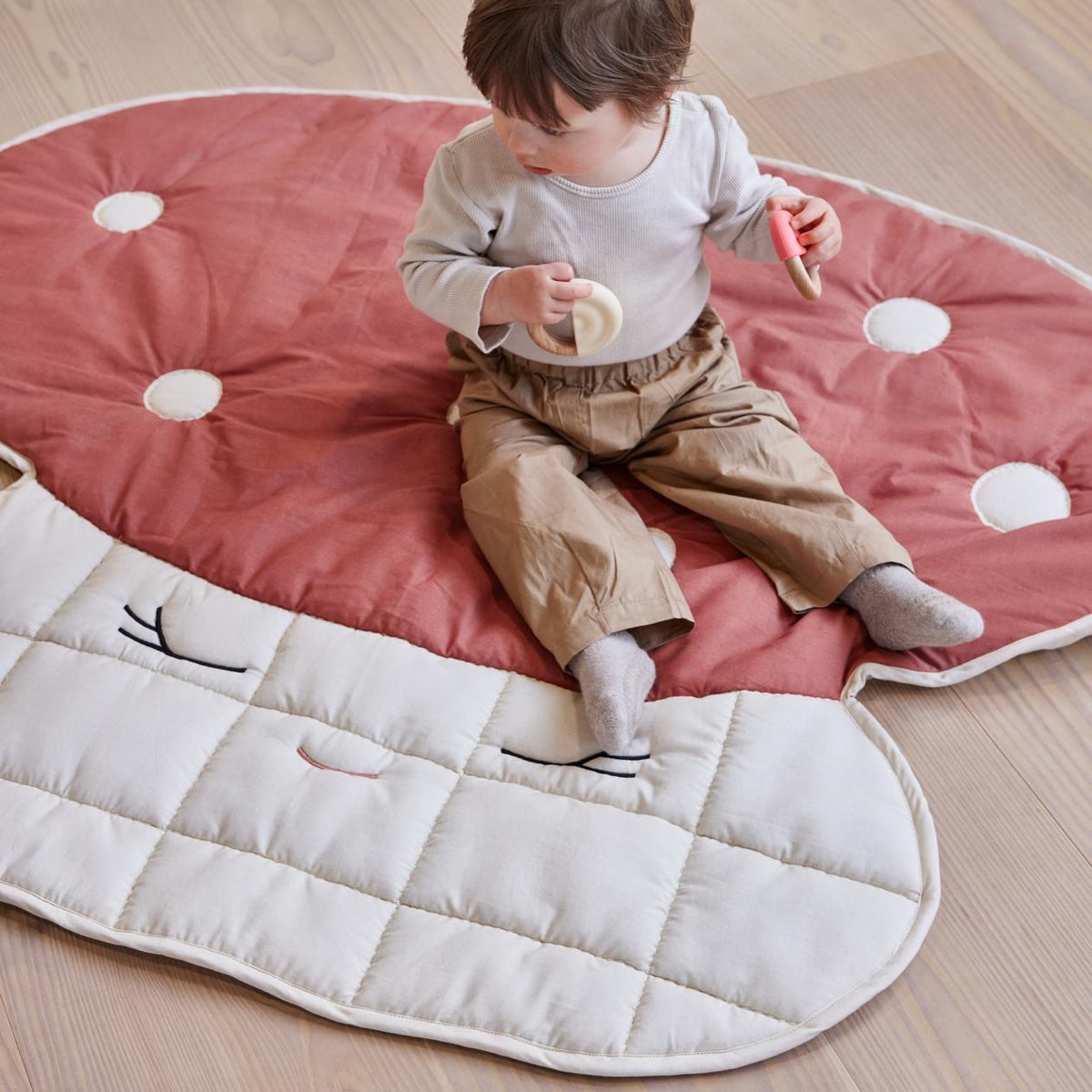 oyoy-mushroom-quilted-blanket-red