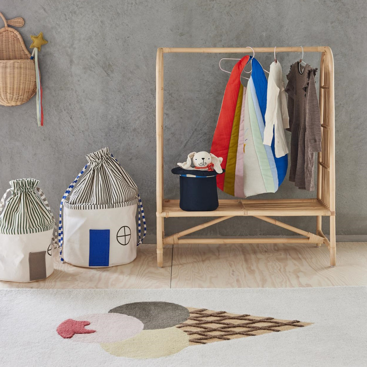 oyoy-nana-mini-rattan-clothes-rack