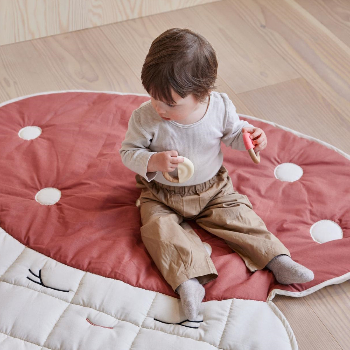 oyoy-rainbow-teether-2pack-cherry-red-vanilla