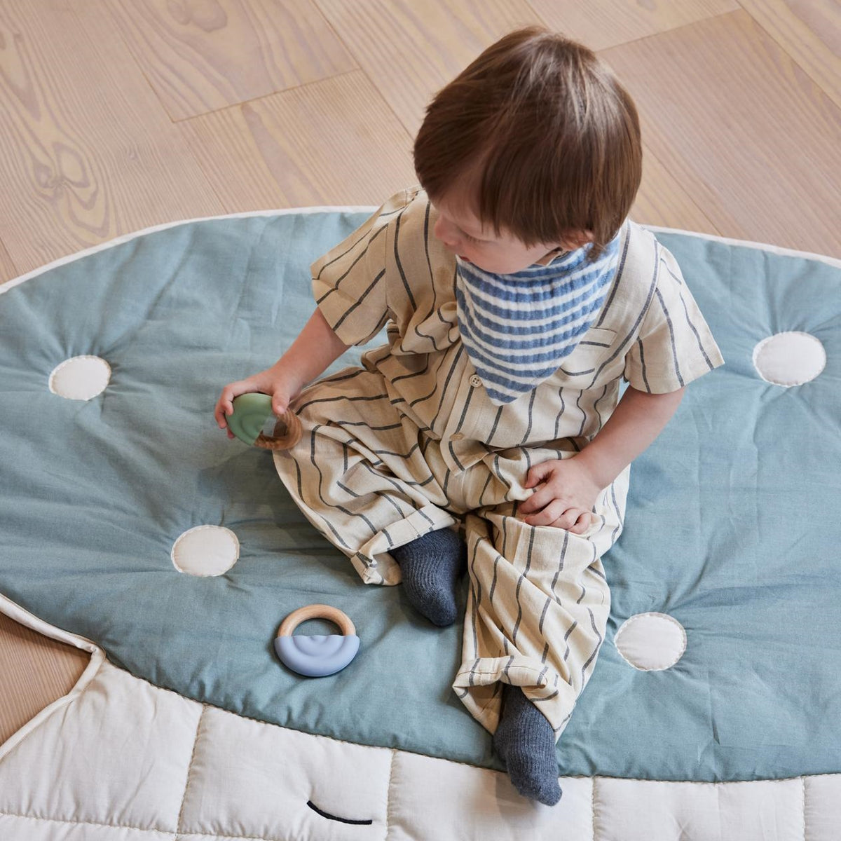 oyoy-rainbow-teether-2pack-dusty-blue-green