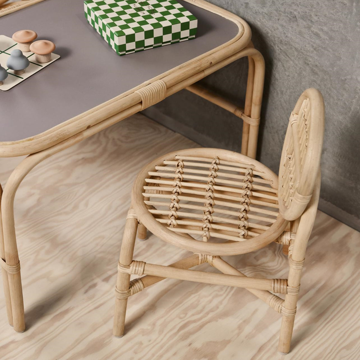 oyoy-nana-mini-rattan-chair