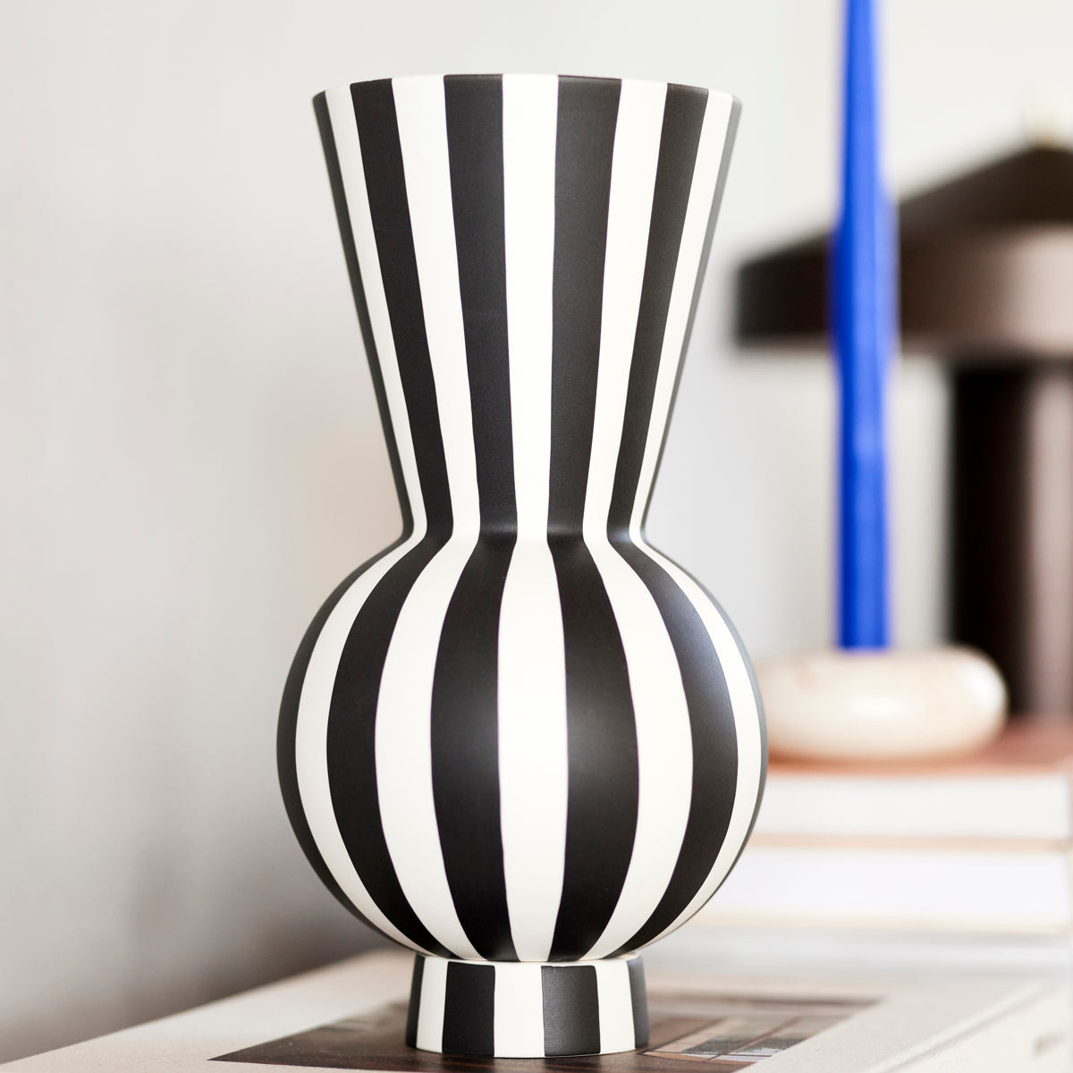 OYOY Toppu Vase Round white-black