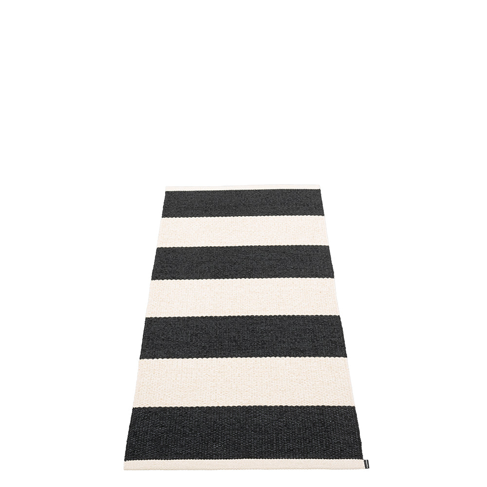 Pappelina-bob-rug-black-1140x180