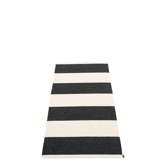Pappelina-bob-rug-black-1140x180