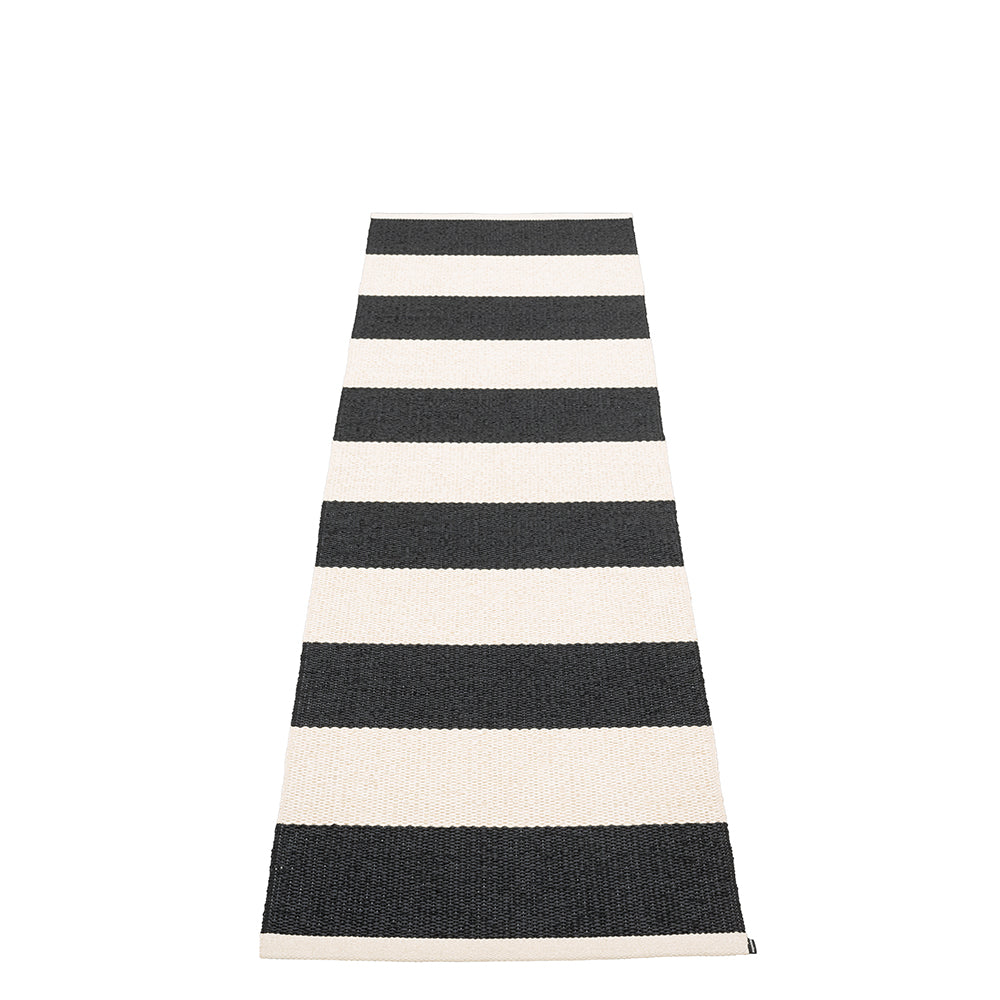 Pappelina-bob-rug-black-1