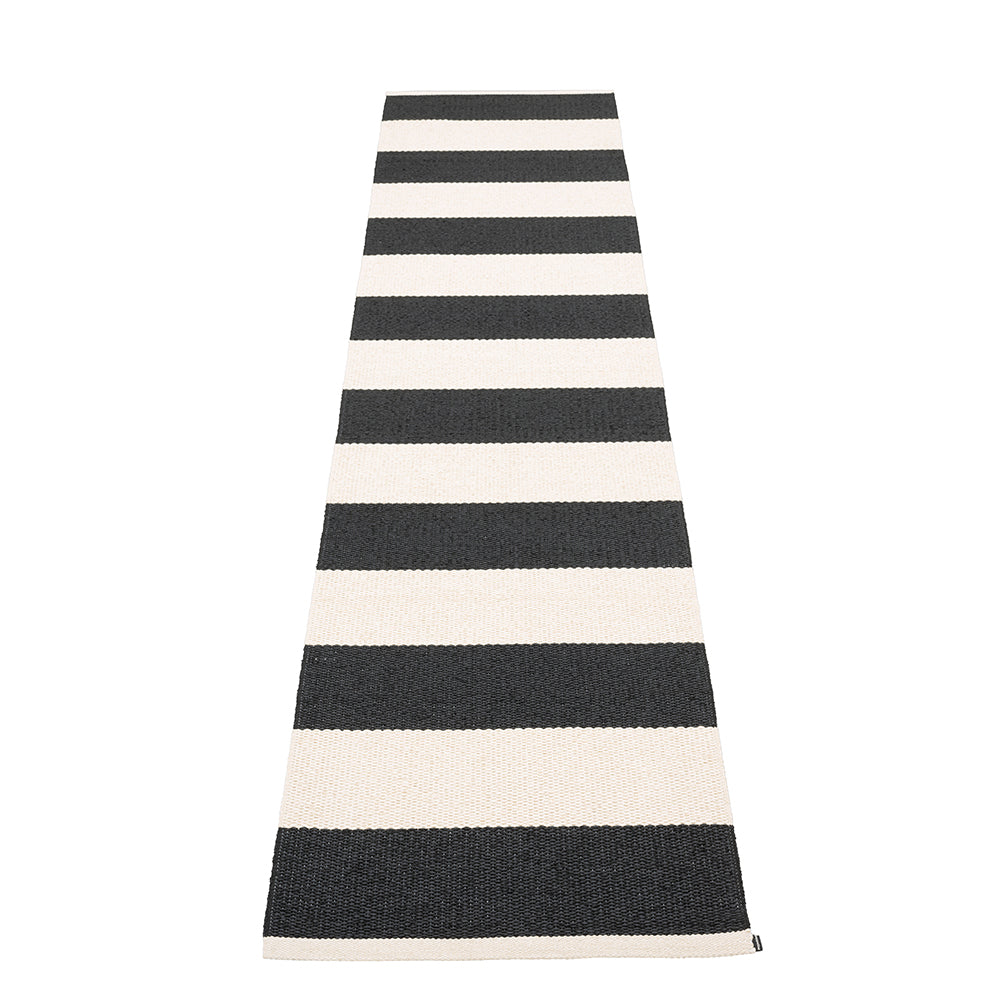 Pappelina-bob-rug-black-1